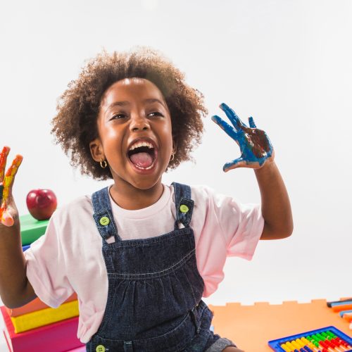 girl-screaming-with-hands-paint-studio_image